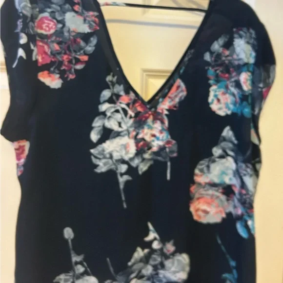 DR2 Black Floral Deep V Neck -Front and Back. Size Large - Picture 3 of 8
